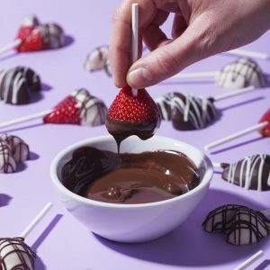 Chocolate-Dipped Strawberry Hearts 